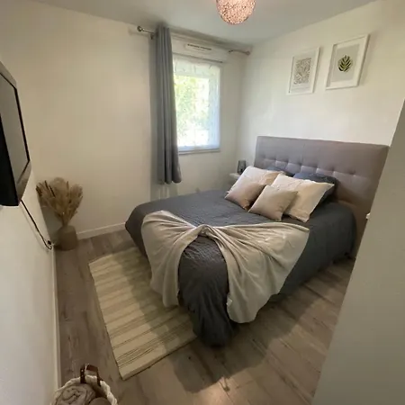 Apartman T2 Cosy, Calme Et 2 Parking Prive Avec Piscine
